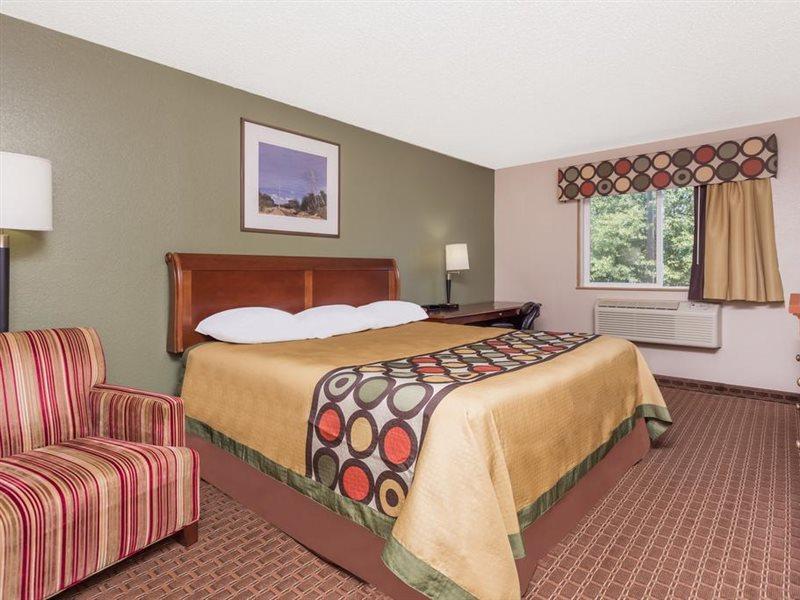 Super 8 By Wyndham Ft Eisenhower Area 2*