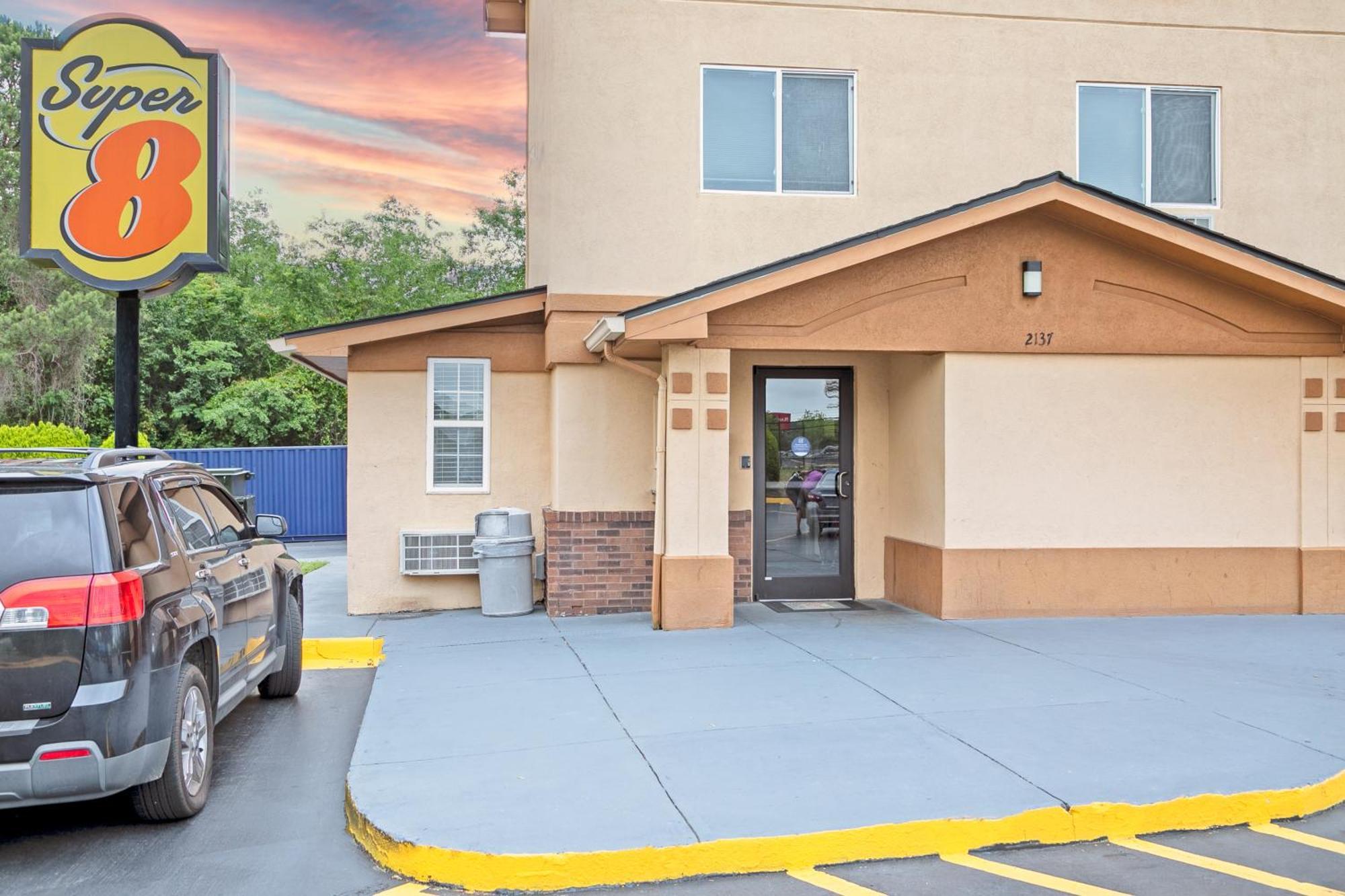Super 8 By Wyndham Ft Eisenhower Area