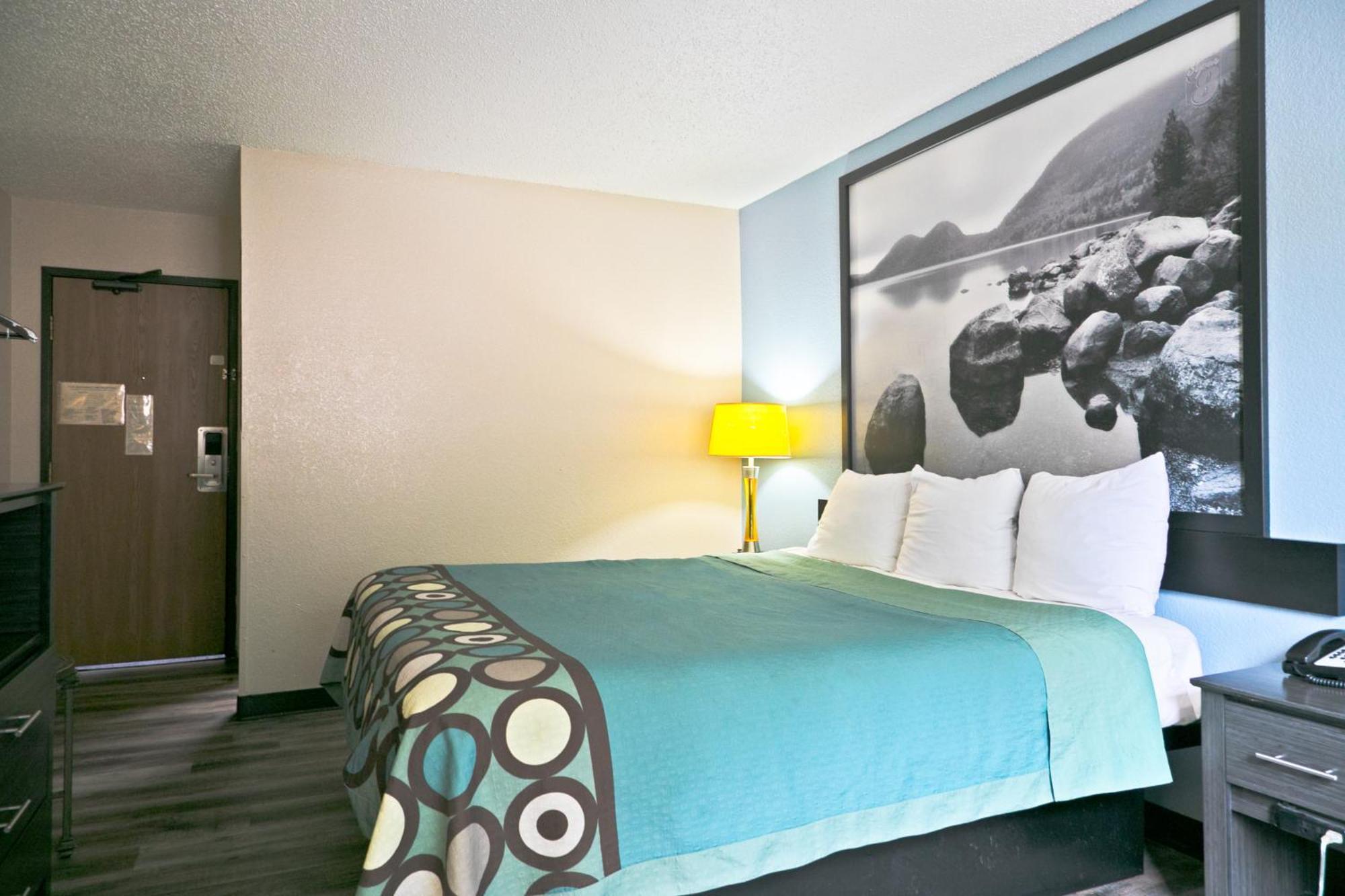 Super 8 By Wyndham Ft Eisenhower Area Motel 2*