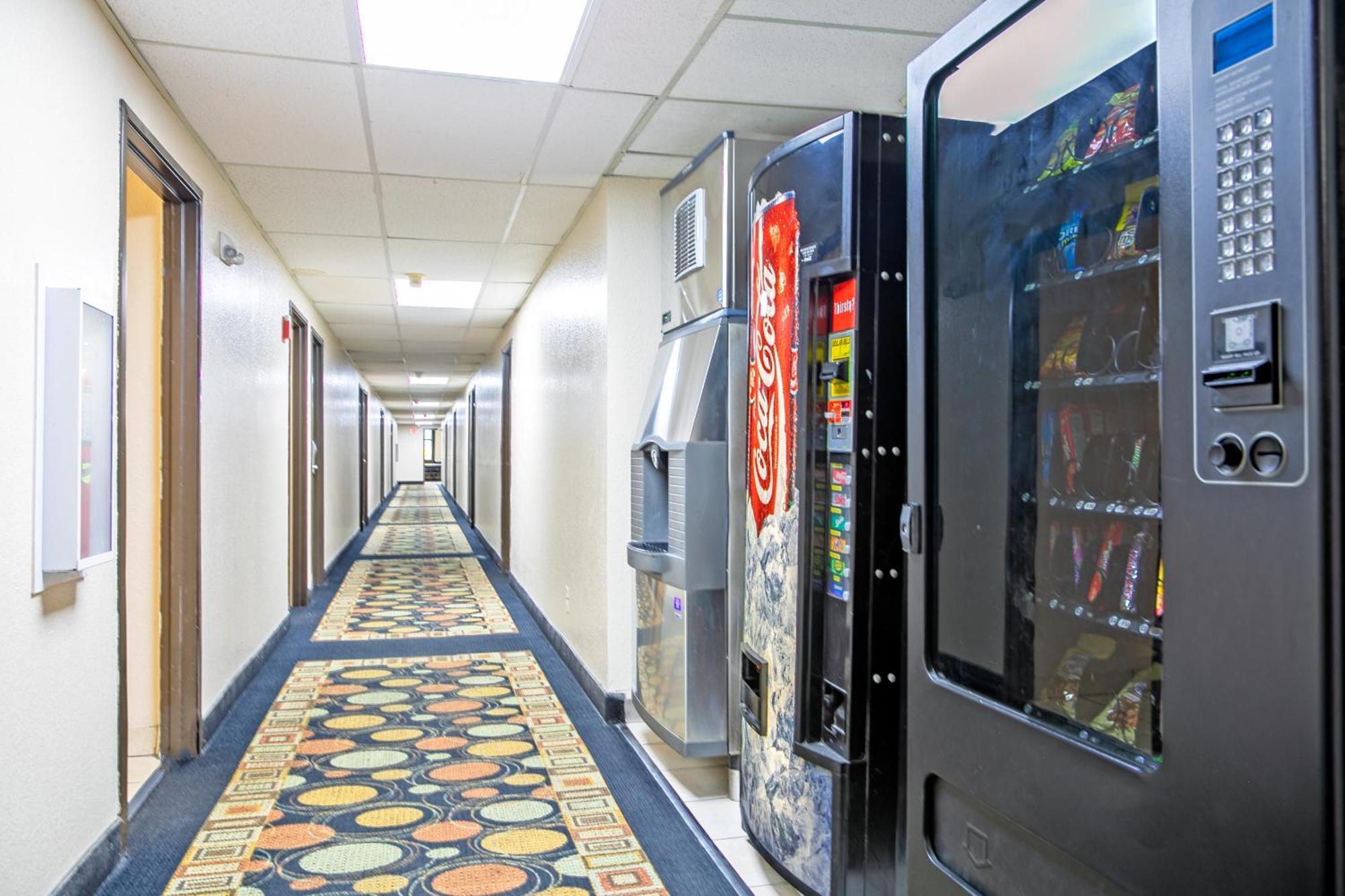 Super 8 By Wyndham Ft Eisenhower Area Motel