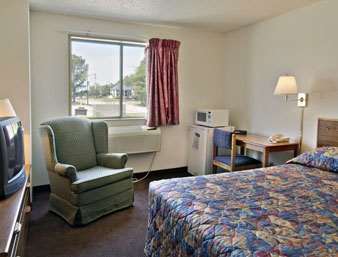 Super 8 By Wyndham Ft Eisenhower Area 2*